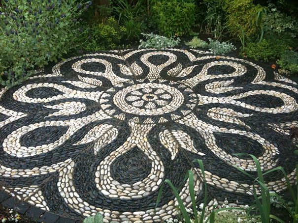 AD-Garden-Pathway-Pebble-Mosaic-Ideas-For-Your-Home-12