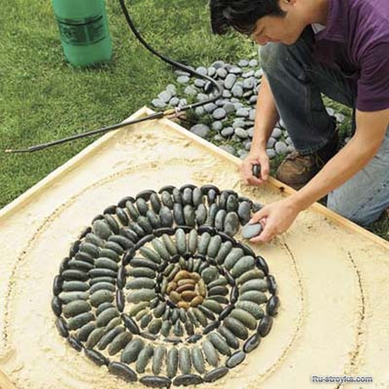 AD-Garden-Pathway-Pebble-Mosaic-Ideas-For-Your-Home-16