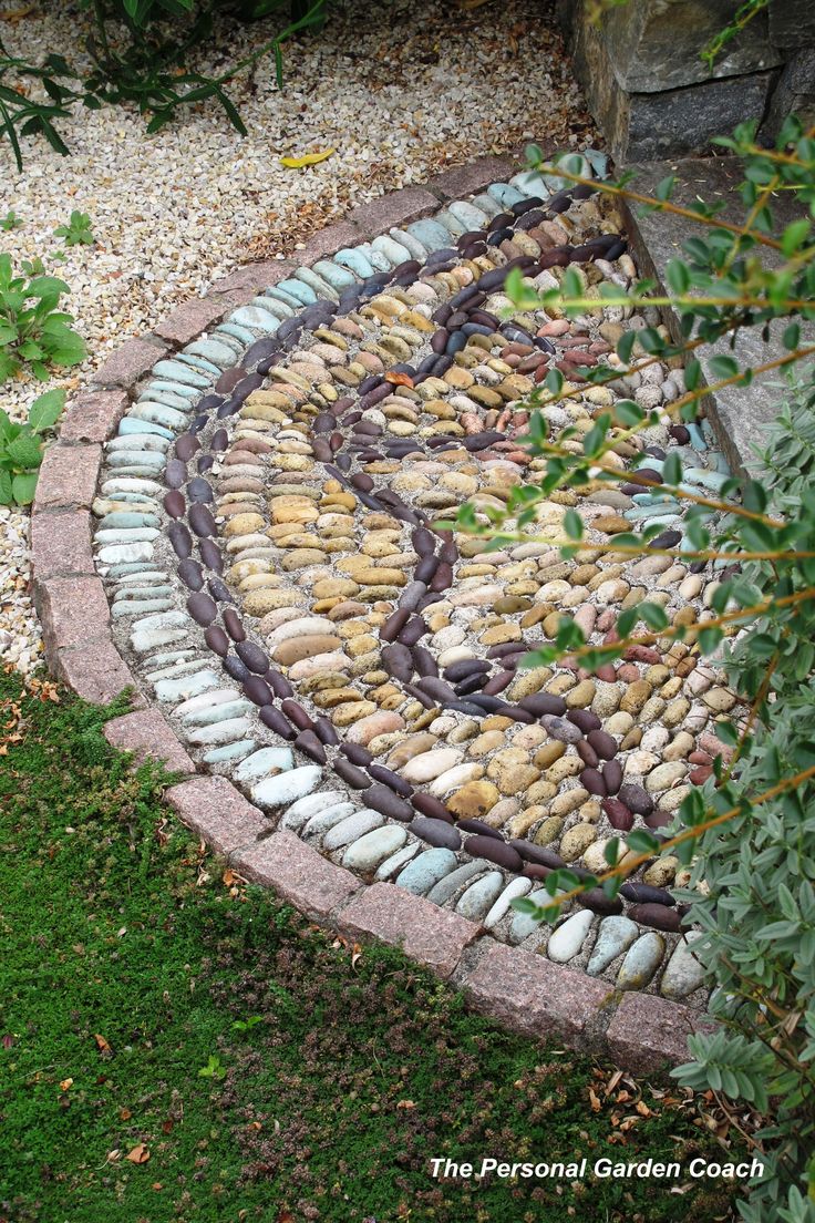 AD-Garden-Pathway-Pebble-Mosaic-Ideas-For-Your-Home-20