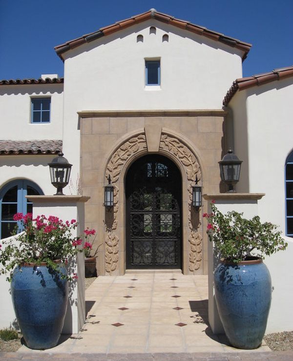 Oversized flower pots also look good when you have an imposing front door