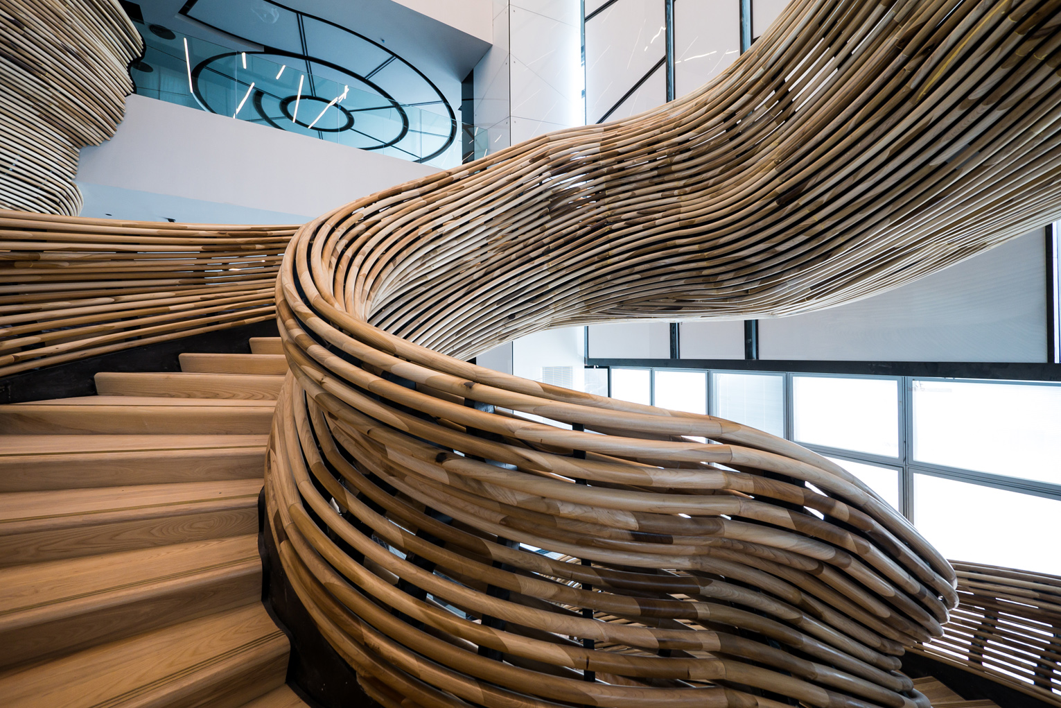 The raw Poplar wood used in the construction of the railings produced numerous natural colors; to unify the design, a palette of 12 average shades was selected from the Poplar pieces and then applied to the modules.