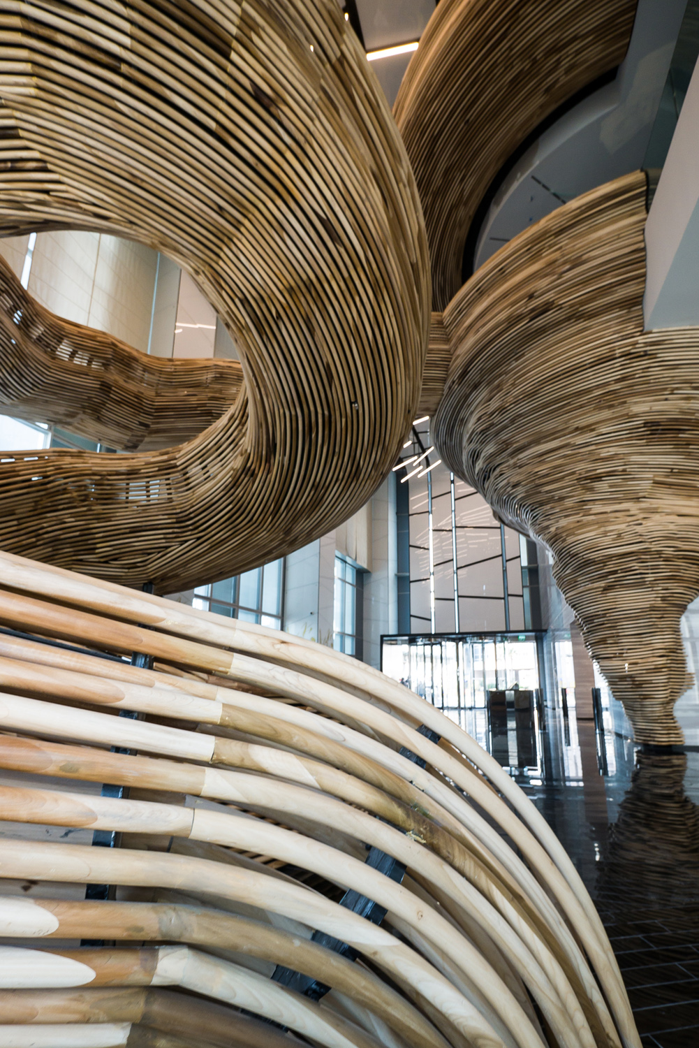 Though the structure may seem flexible and bendable, it is incredibly stiff and stable, combining algorithmic data processing and masterful craftsmanship, creating an organically-inspired, artistic result.