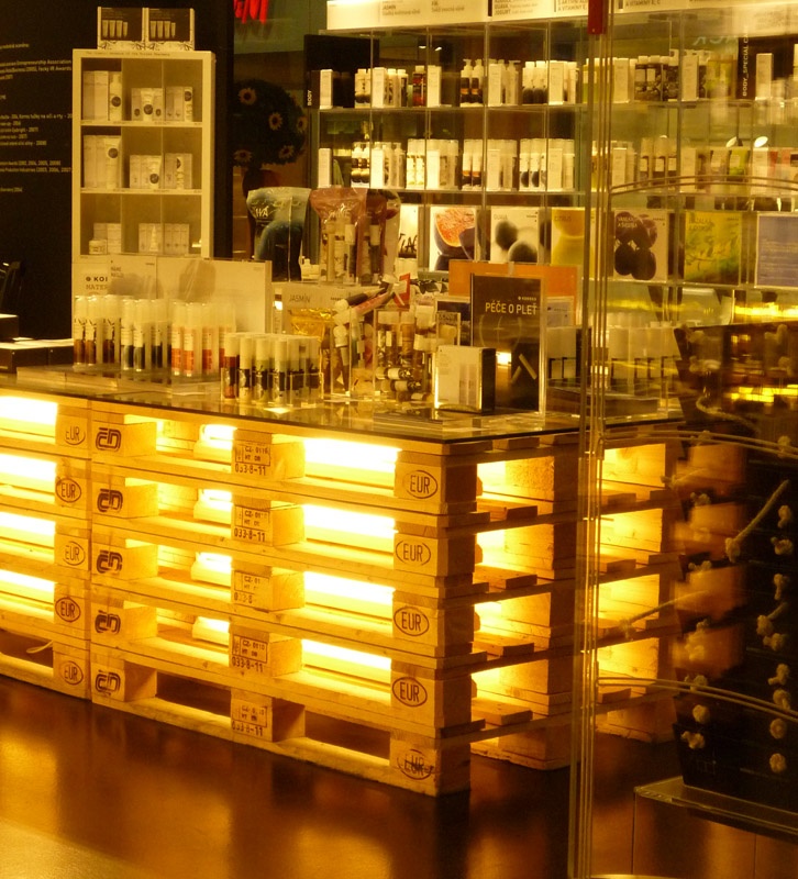 A Cosmetic Counter Can Be Designed Using Pallet Wood
