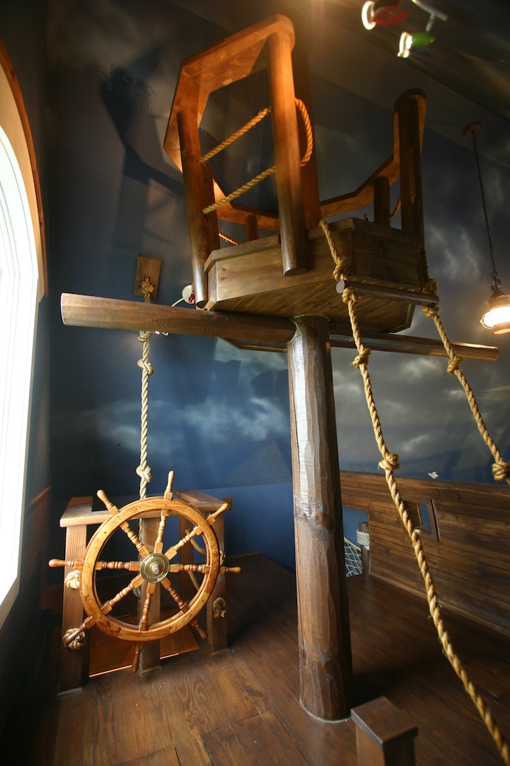The-Ultimate-Pirate-Ship-Bedroom
