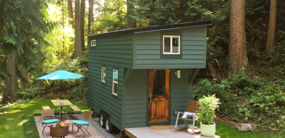 This Tidy Tiny Home Actually Has Room for You And a Guest