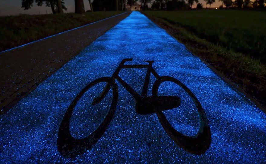 Glowing-Blue-Bike-Lane-TPA-Instytut-Badan-Technicznych-Poland