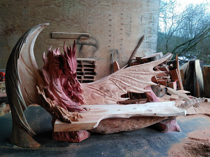 Wood-Chainsaw-Carve-Dragon-Bench-Igor-Loskutow