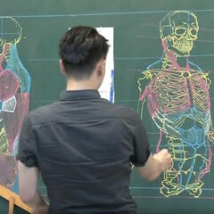 Taiwanese Teacher Uses Extraordinary Chalkboard Drawing Skills to Teach Students Anatomy
