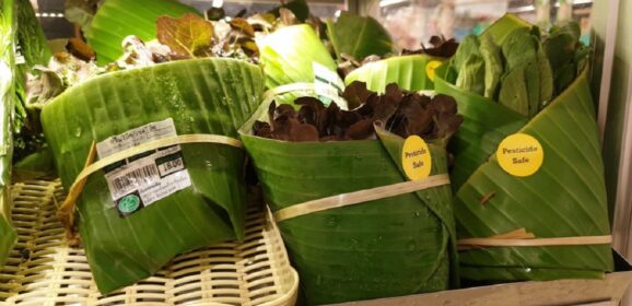 Innovative Supermarket Uses Banana Leaf Packaging To Avoid Plastics