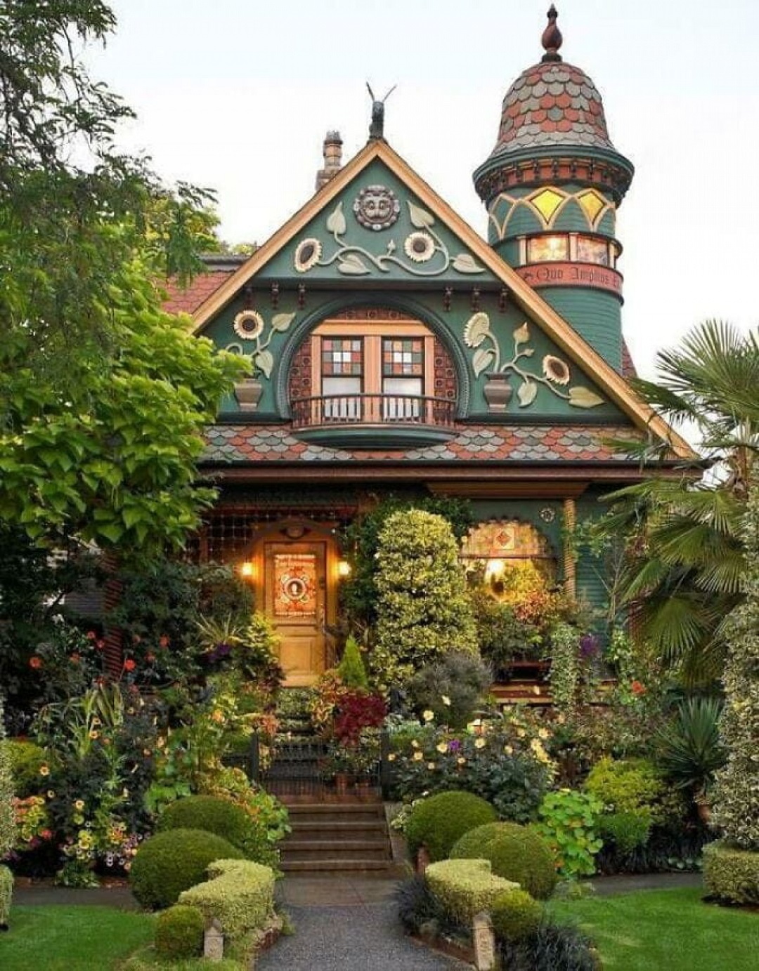 Early 1900s Craftsman Home In Seattle