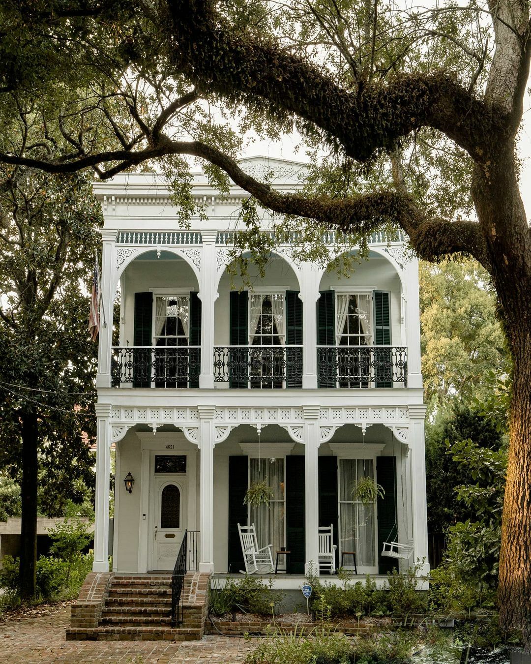 19th Century Double-Gallery House In New Orleans, Louisiana