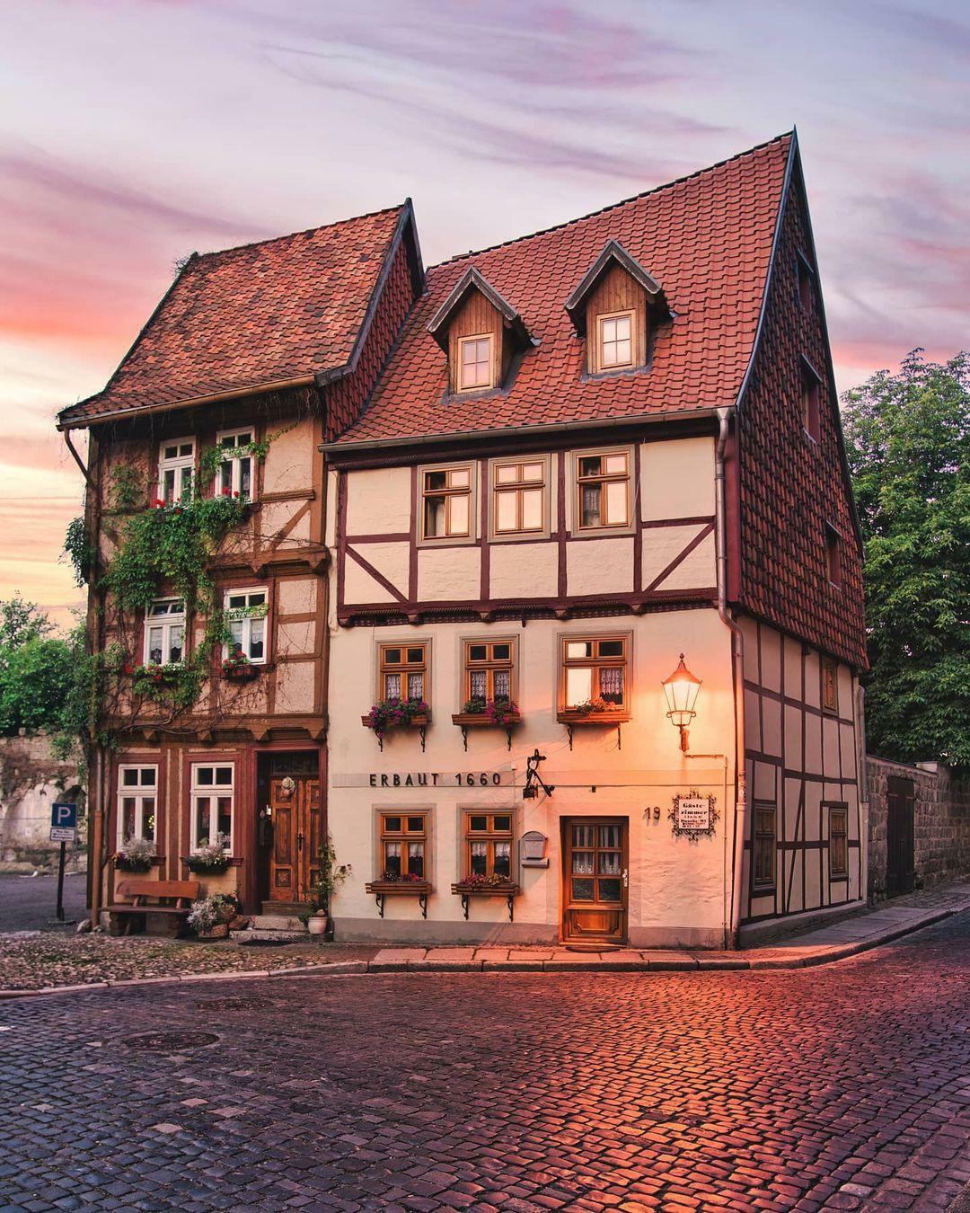 Two 17th Century Half-Timbered Houses At Hohe Straße 18 And 19 In Quedlinburg, One Of The Best-Preserved Medieval And Renaissance Towns In Europe That Escaped Major Damage During World War II. Harz, Saxony-Anhalt, Germany