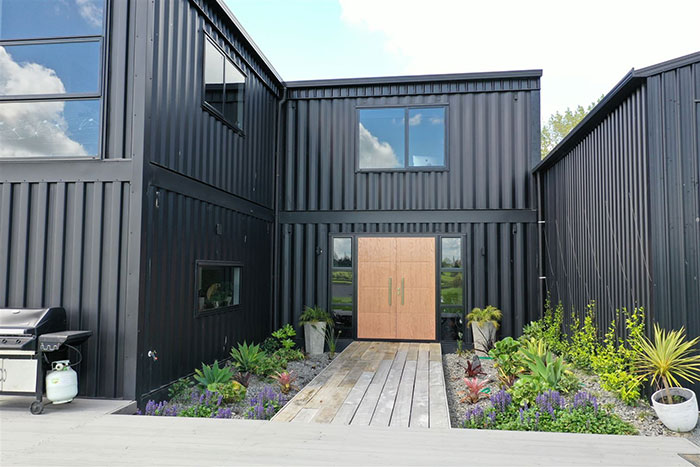 Cool-House-Out-Of-Shipping-Containers-New-Zealand
