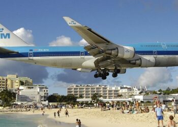 Insanely-Dangerous-Airports-Around-The-World