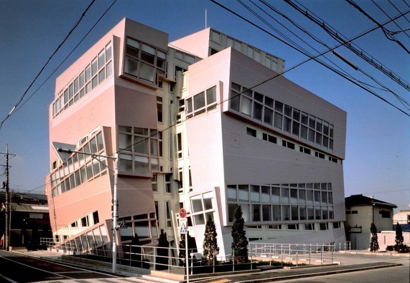 Gedung Perkantoran Nunotani Di Tokyo, Oleh Arsitek Eisenman.