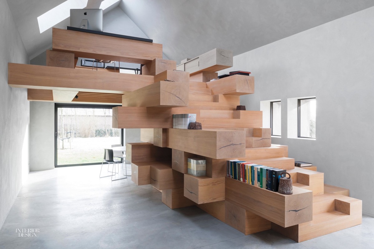 In this entirely different layered look, great wooden volumes have been stacked like a dangerously giant game of Jenga gone rogue. The resulting recesses make perfect storage nooks for books. The uppermost block is utilized as a desk on the mezzanine home office.