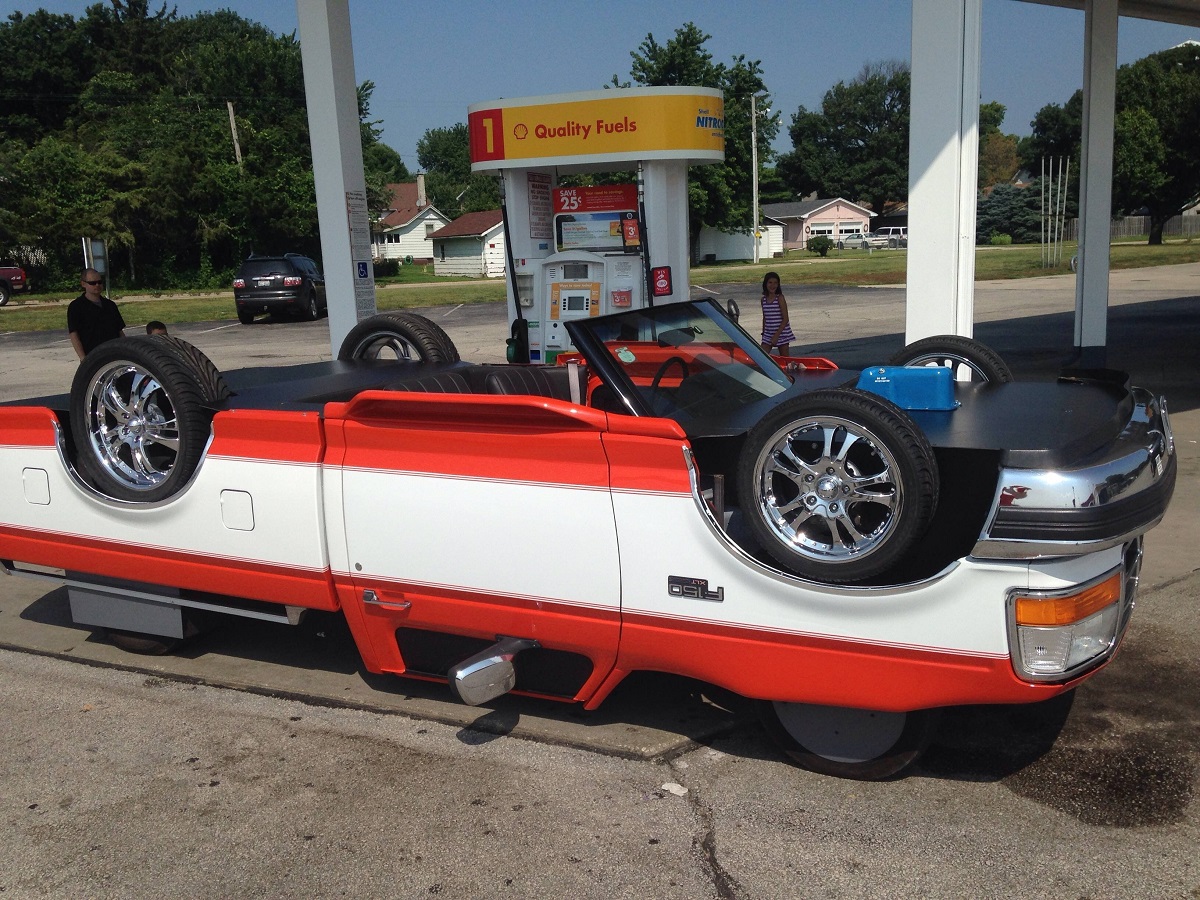 Saw This Car Filling Up At A Gas Station In Illinois And Did A Double-Take. The Top Tires Spin Too!