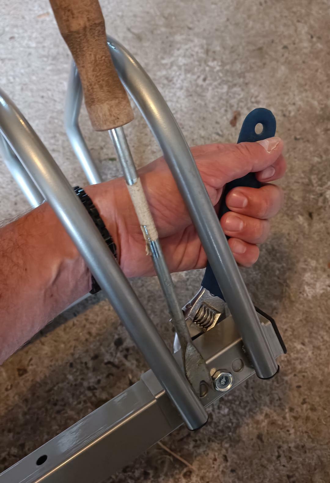 Make Bolt Tight When Only Have One Wrench