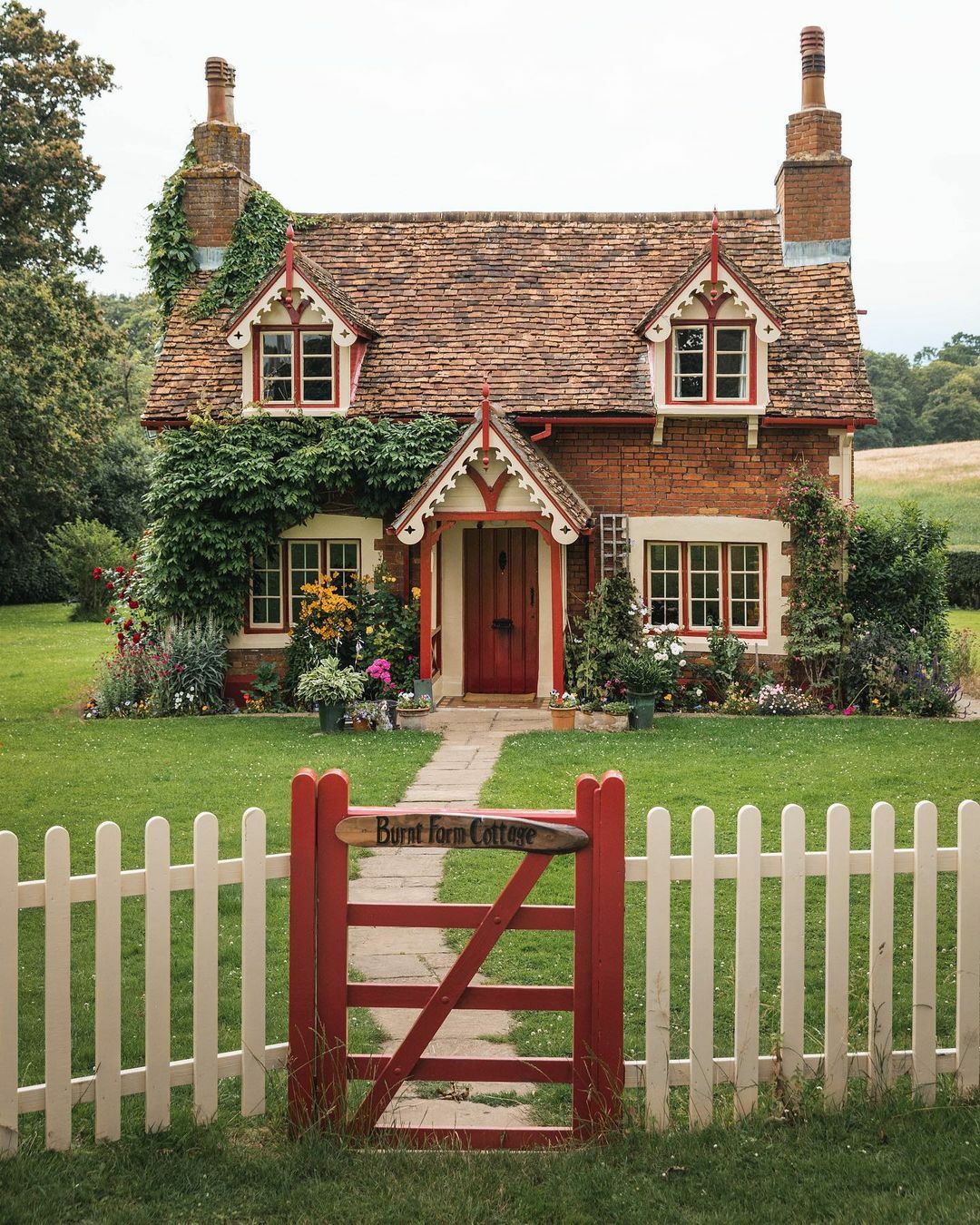 The Burnt Farm Cottage Was Built With Red Brick In The 1840s, Borough Of Broxbourne, Hertfordshire, Southern England