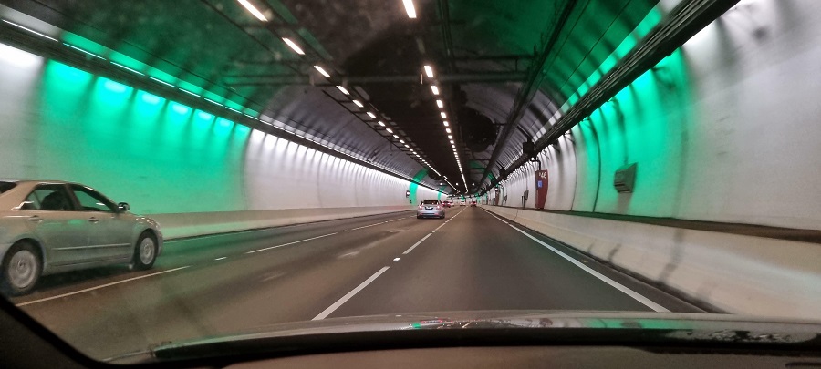These Green Rings Of Light Move At The Pace Of The Speed Limit To Help Gauge Speed