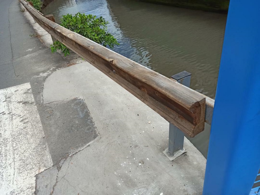 Wood Guardrail