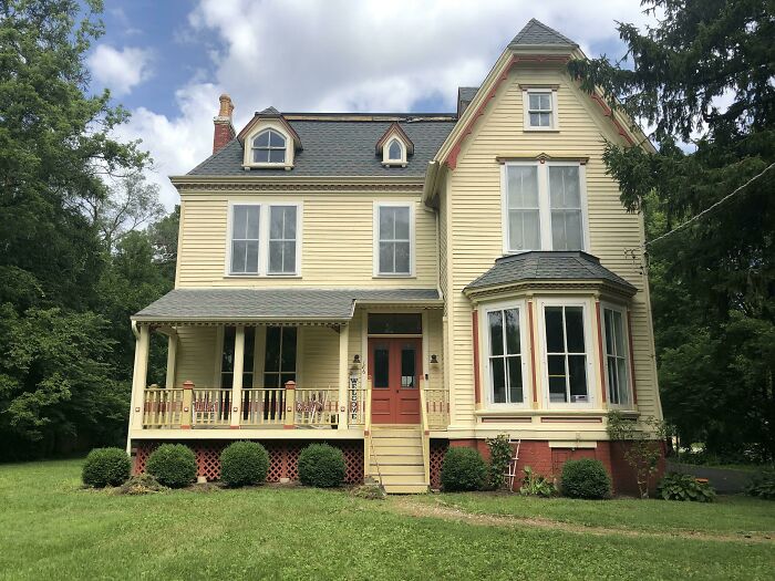 I Just Bought This 1858 Victorian House In Illinois