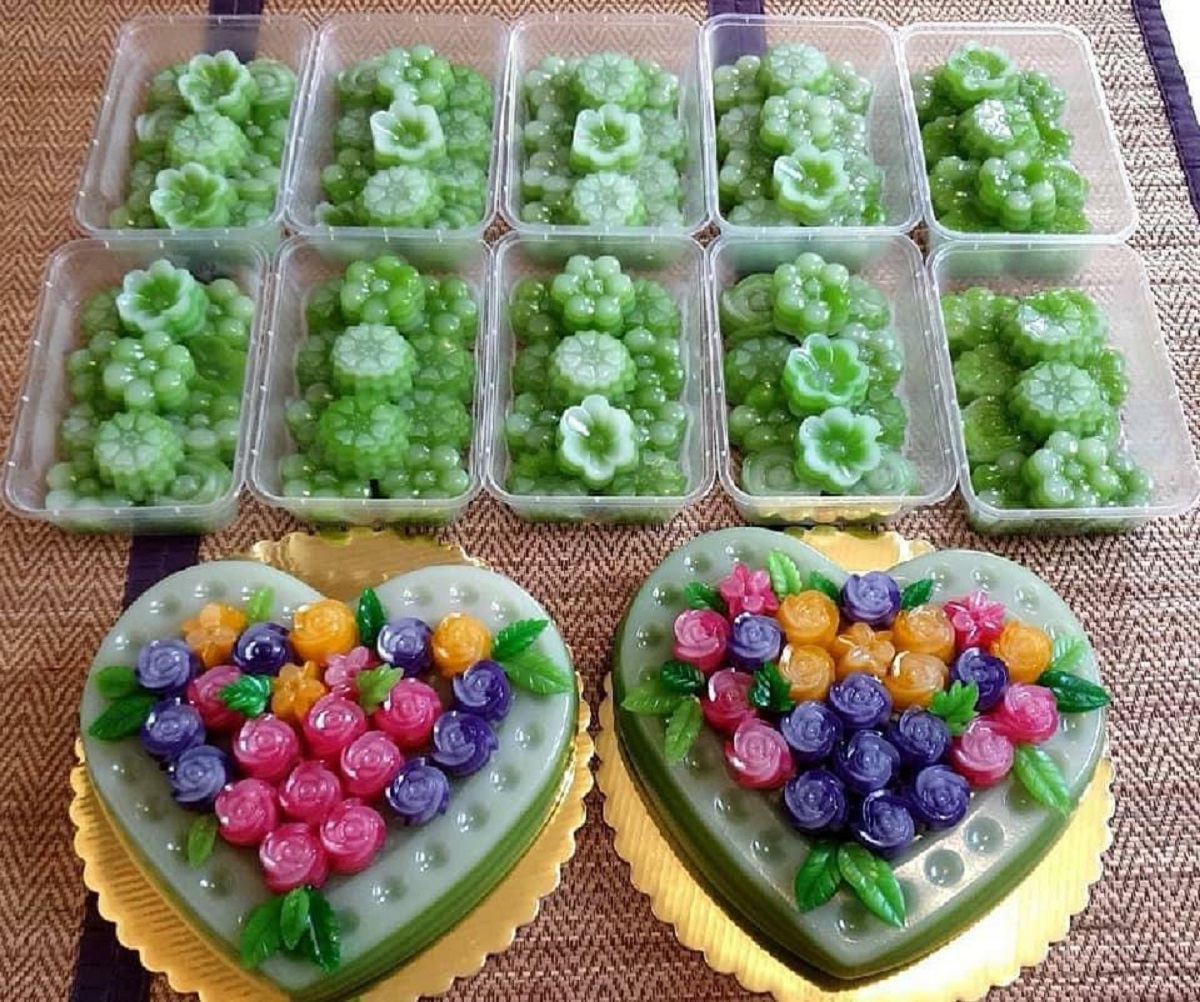 My Stepmom Makes Thai Sweets To Sell To Friends, And I Think They Look Stunning. (Thai Layered Jelly Dessert)
