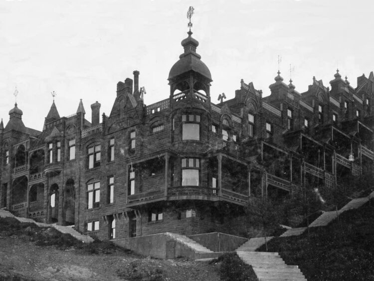 Park Terrace, Duluth, Minnesota. Built In 1890 And Demolished In 1936