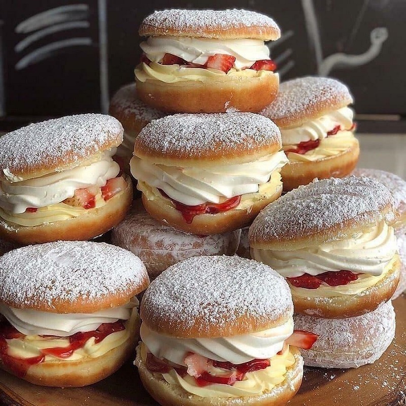 Full Loaded Cream And Jam Donuts