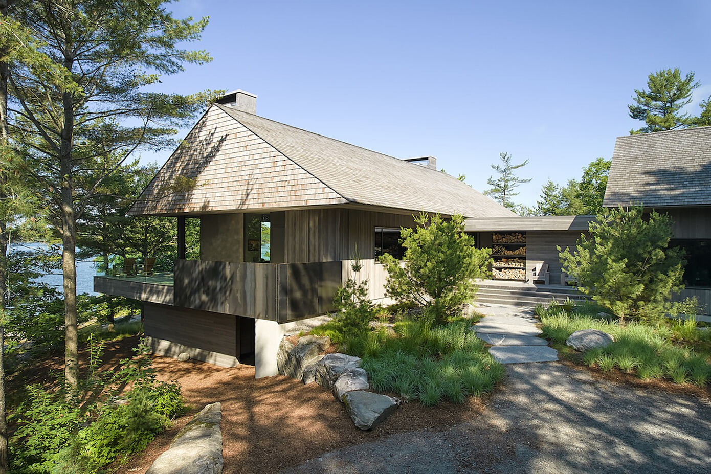 Muskoka Cottage By AKB Architects