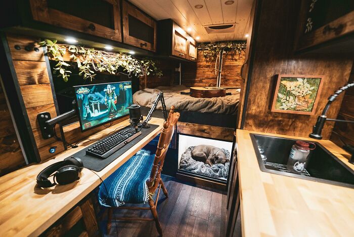 I Live In A Van, And This Is My Battle Station