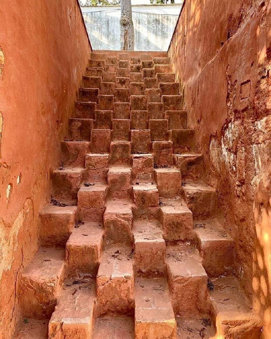 An Unusual Cuboidal Stairway In The Little Village San Augustin Etla, Oaxaca, Mexico (Vernacular Architecture). They Are Made Out Of Red Stone And In Six Alternating Columns. The Ankle Twister