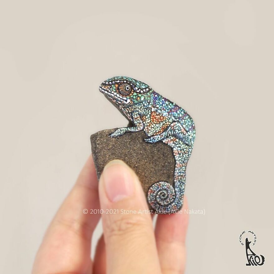 Japanese Artist Akie Turns Blunt Stones Into Adorable Animals