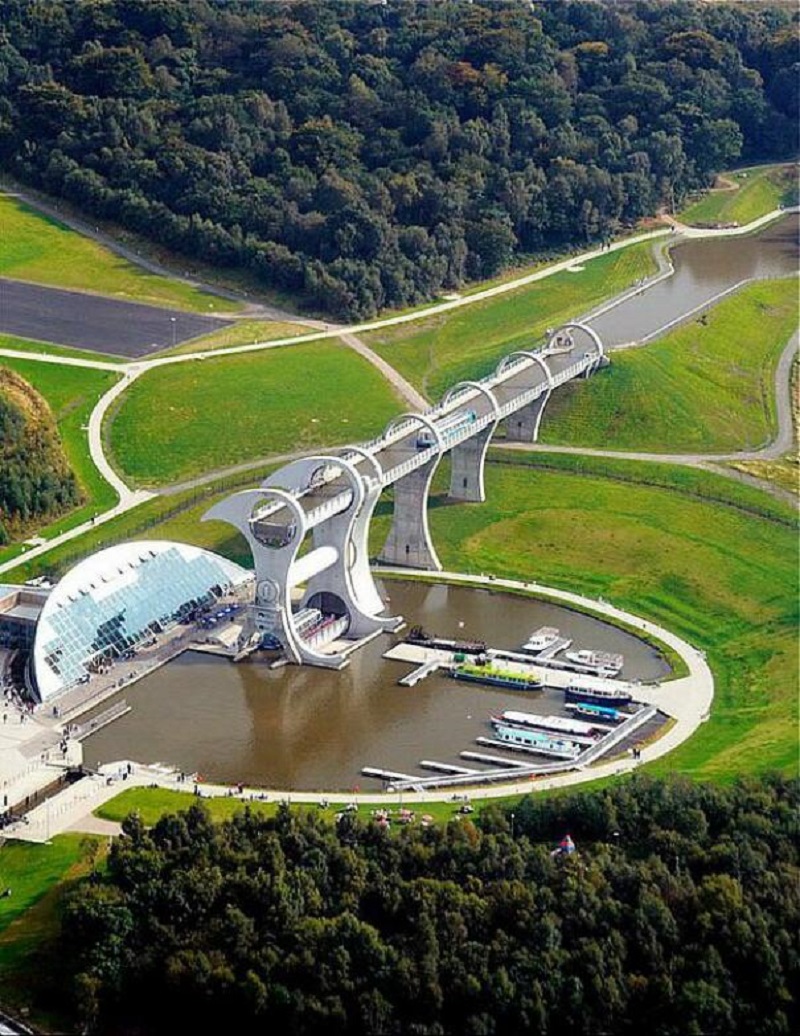 The Falkirk Wheel, A Rotating Boat Lift In Scotland. It Replaces The Original 11 Locks On The Forth And Clyde Canal Junction With The Union Canal