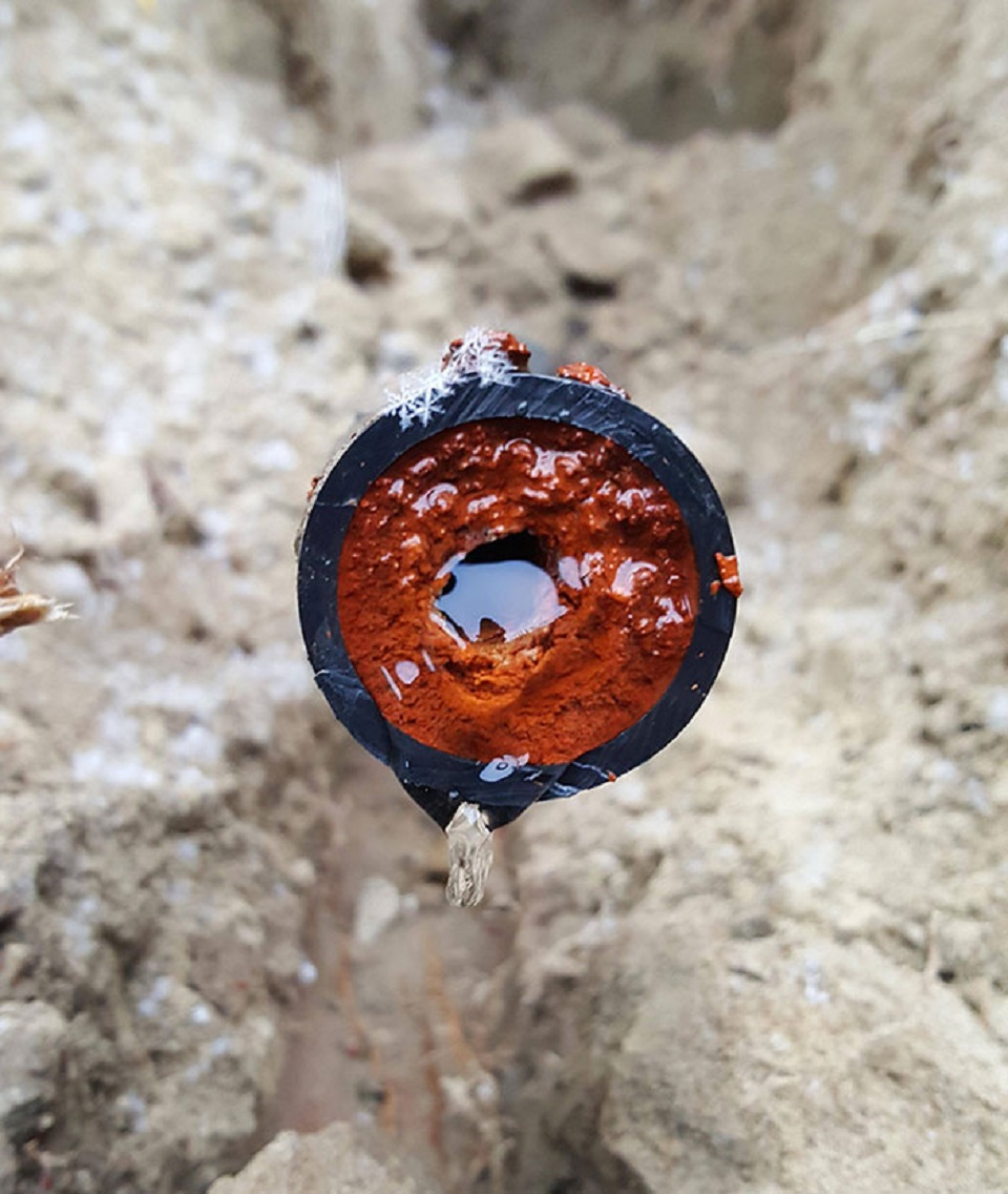 This Is What 15 Years Of Rust Accumulation Looks Like In A 1 Water Pipe