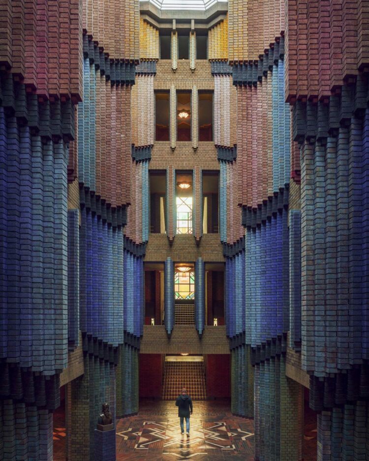 50 Unique Buildings That Are Uncomfortable To Live In